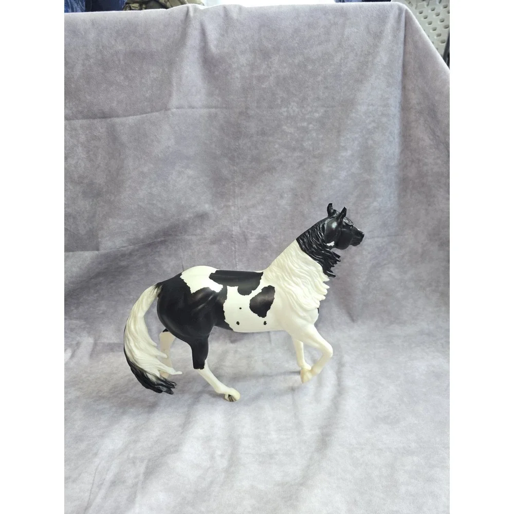 Breyer BreyerFest Horse #711106 Tommie Turvey's Joker Pinto Smart Chic Olena